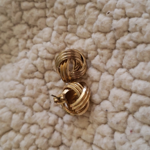 Like New Vintage Gold knot Post Earrings - Picture 2 of 2